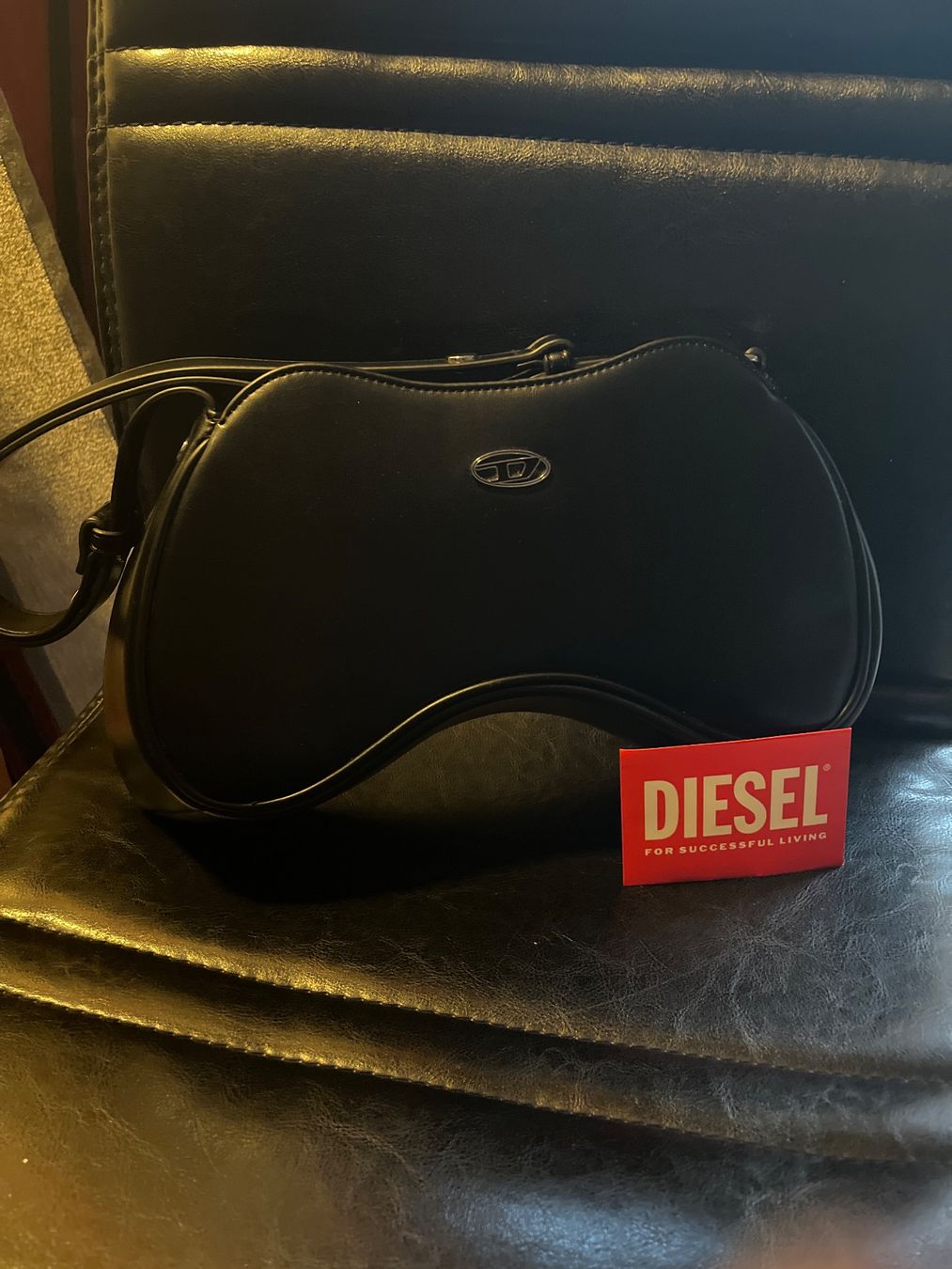 Sacs femmes: Sac Diesel Play NEW prix original 350€ – Neuf (Voir description) à Lausanne par uma_59zl 1