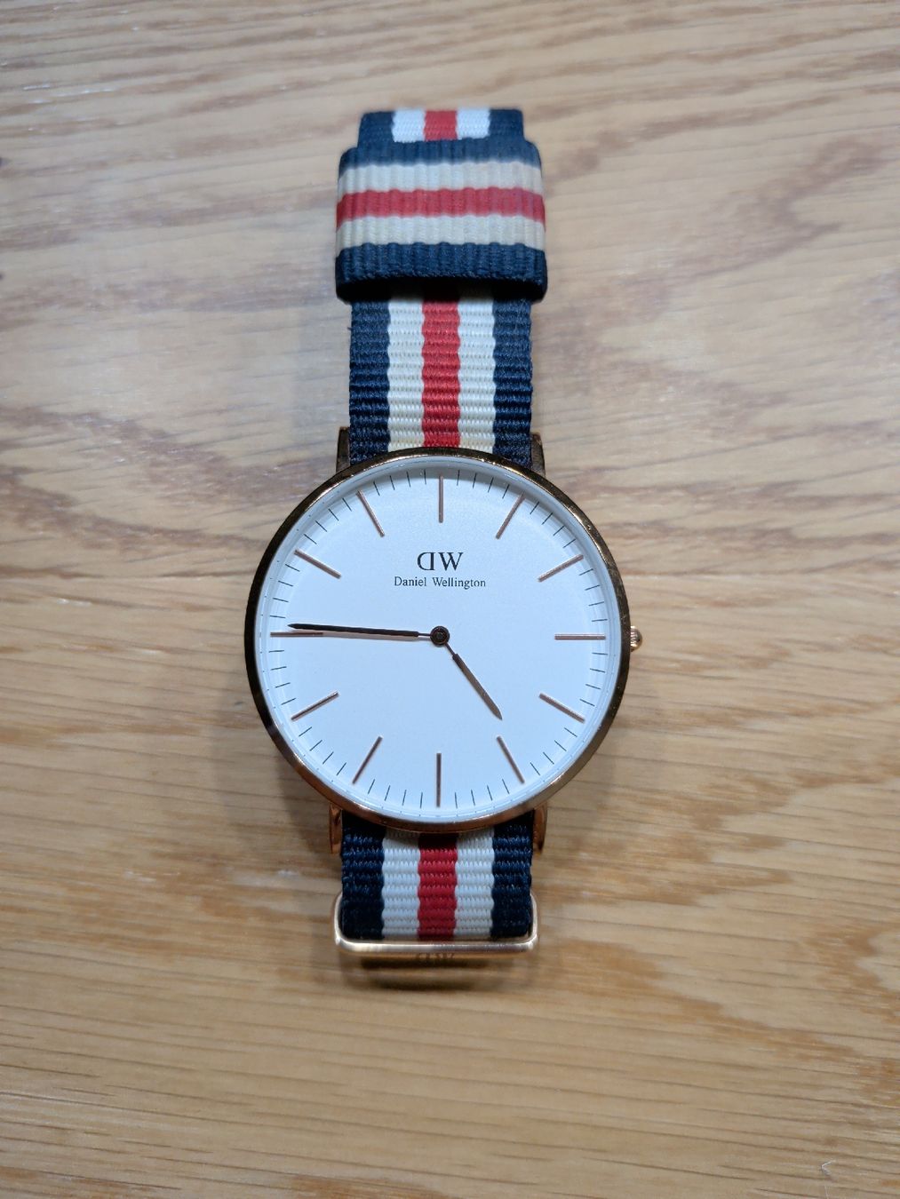Daniel Wellington Orologi: Daniel Wellington Uhr – Usato da Bülach venduto da SquishyNeck