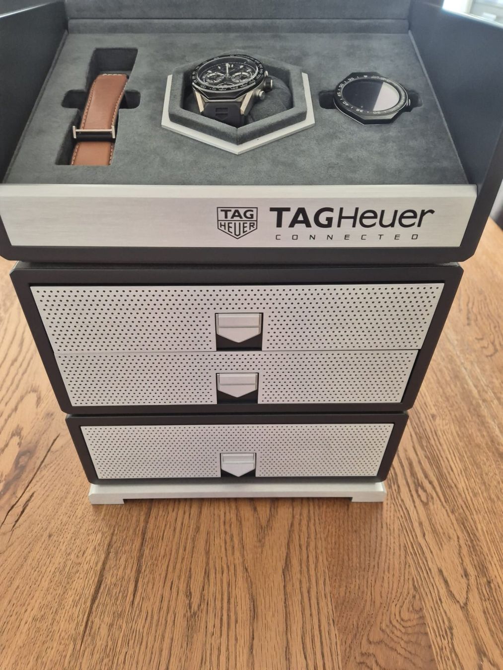 Tag Heuer Orologi: TAG Heuer Connected Modular 45 Luxus Set – Usato da Kloten venduto da viokul 1