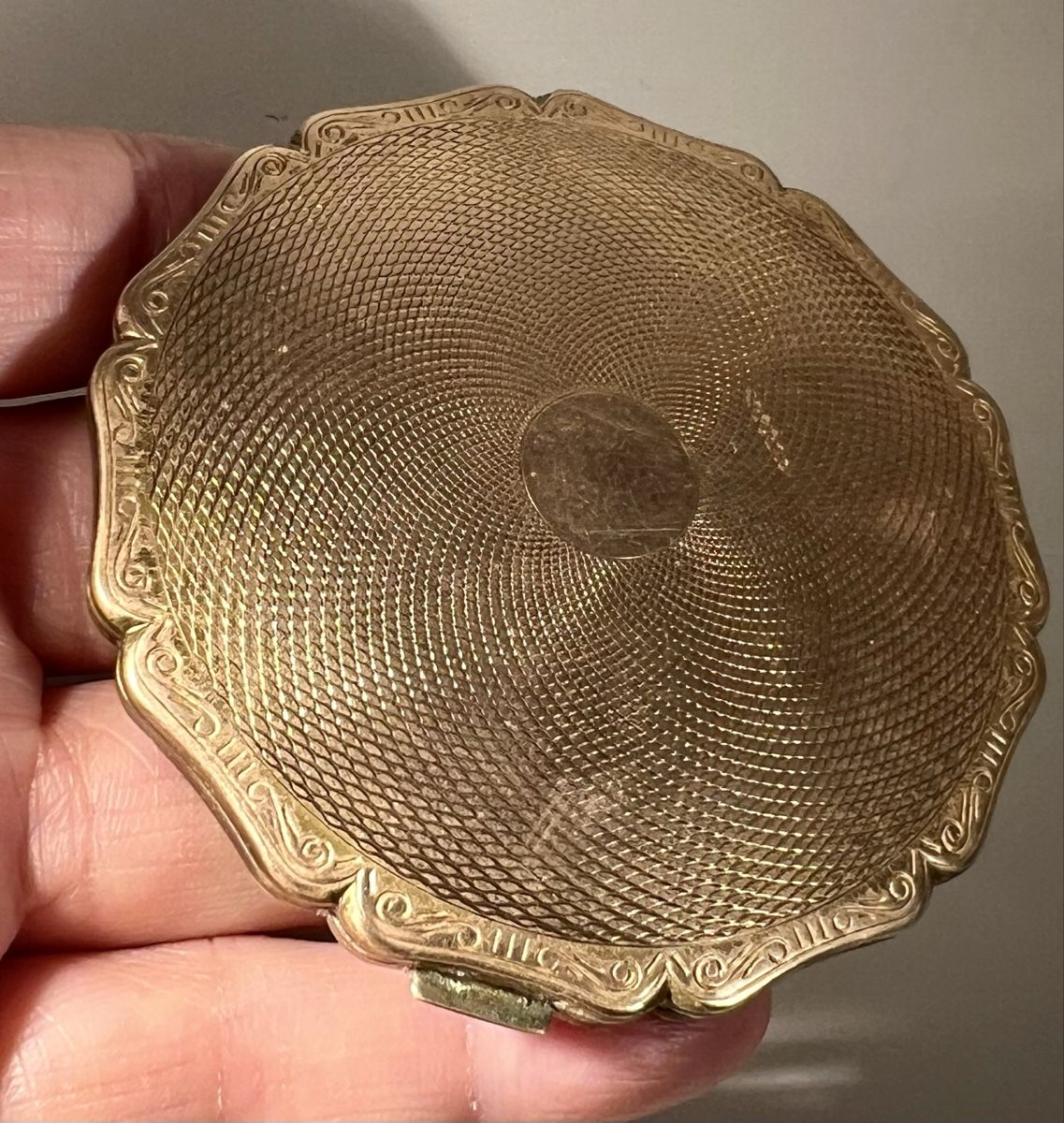 Make-up: Poudrier Vintage Stratton Doré Fabriqué en Angleterre – Usato da Genève venduto da DELIRBEADS 7