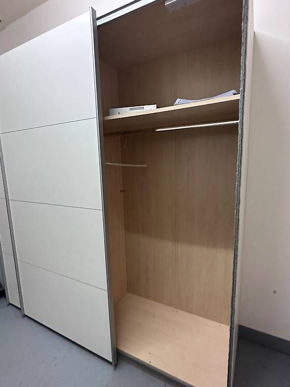 Schränke: Kleiderschrank mit Schiebtür – Gebraucht aus Tagelswangen von smartbird 1