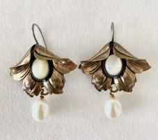 Vintage Blüten Ohrringe mit Perlendetails