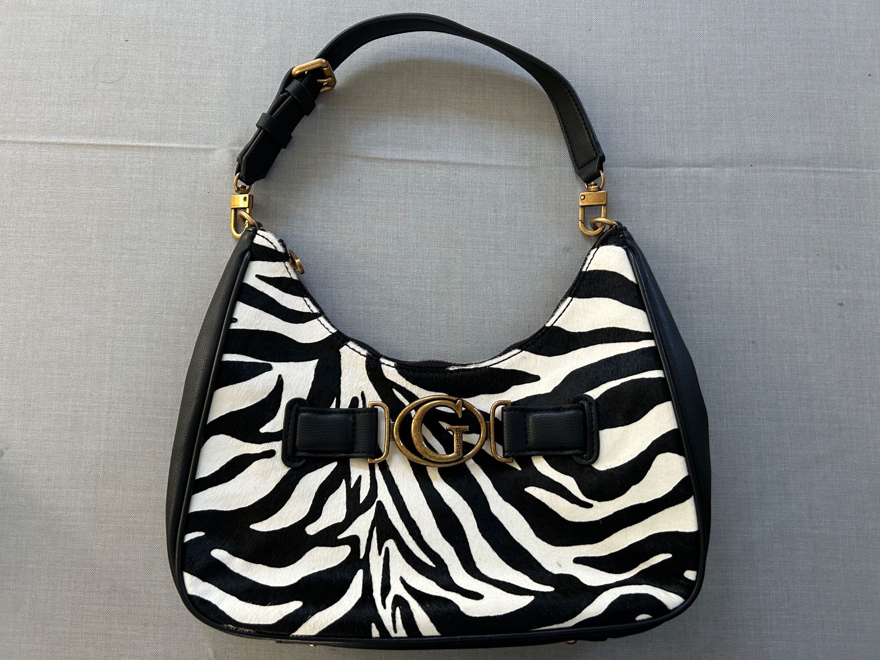 Guess Sacs femmes: GUESS Handtasche – Neuf (Voir description) à Widnau par FuxinderGasse
