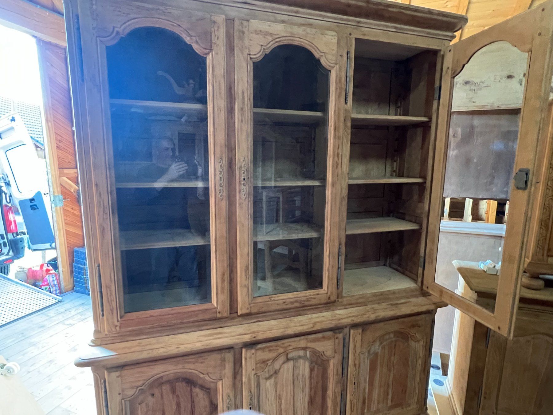 Credenze: ART 1090-I Buffet vitrine cerisier sablé – Usato da Pont-La-Ville venduto da BCMGLEAL 3