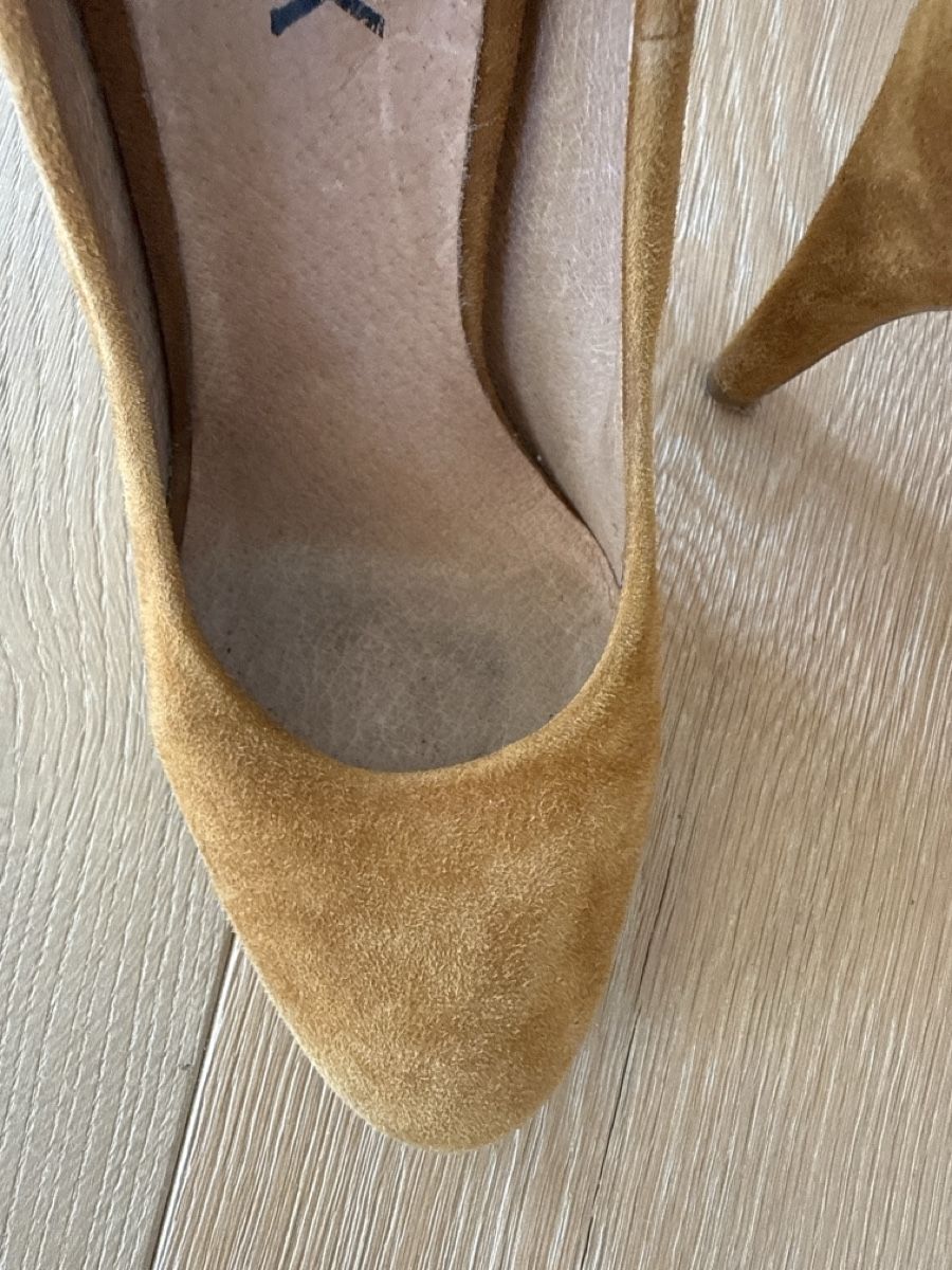 Scarpe da donna: Pumps Max Wildleder hellbraun, gebrauchter Zustand – Usato da Stäfa venduto da sandra.koenig 2