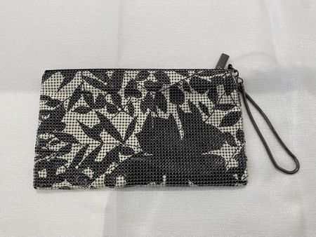 Clutch mit Blumenmuster schwarz weiss neuwertig