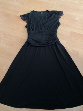 Jolie robe noire Moda International taille S-M