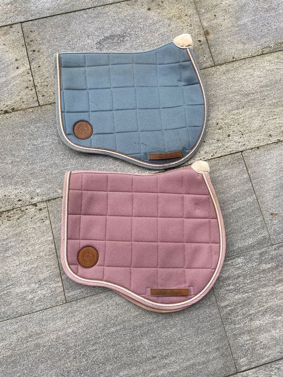 AMKA Schabracke Circle VS - Rote Pferdedecke Mit Fleecefutter