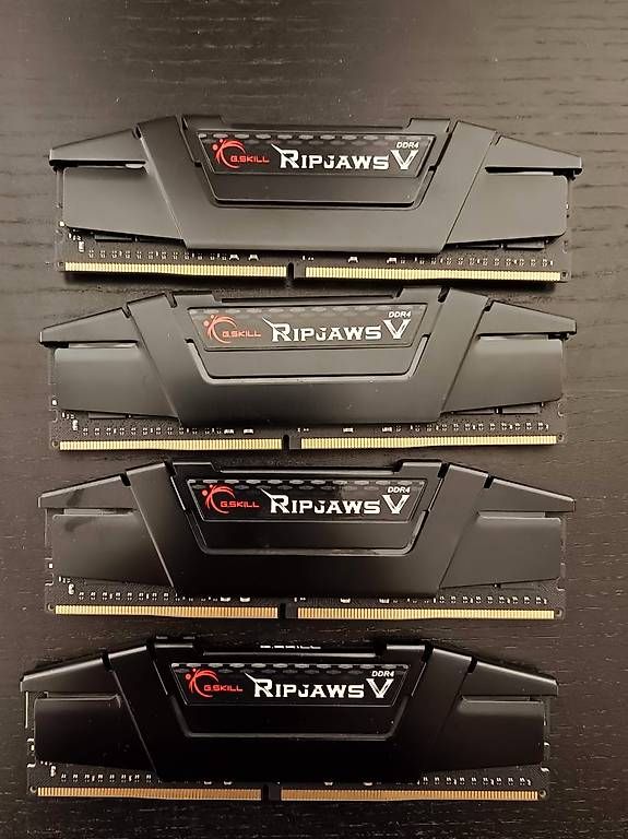 Memoria / RAM: DDR4-3200 RAM (32GB Sticks) – Usato da Volketswil venduto da Snacketti97