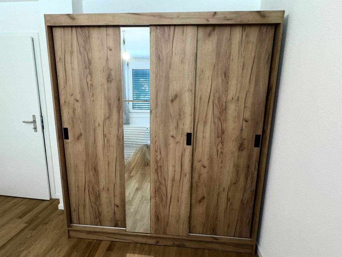 Jysk Armoires: Kleiderschrank – D'occasion à Laufen par WriteTheStreets