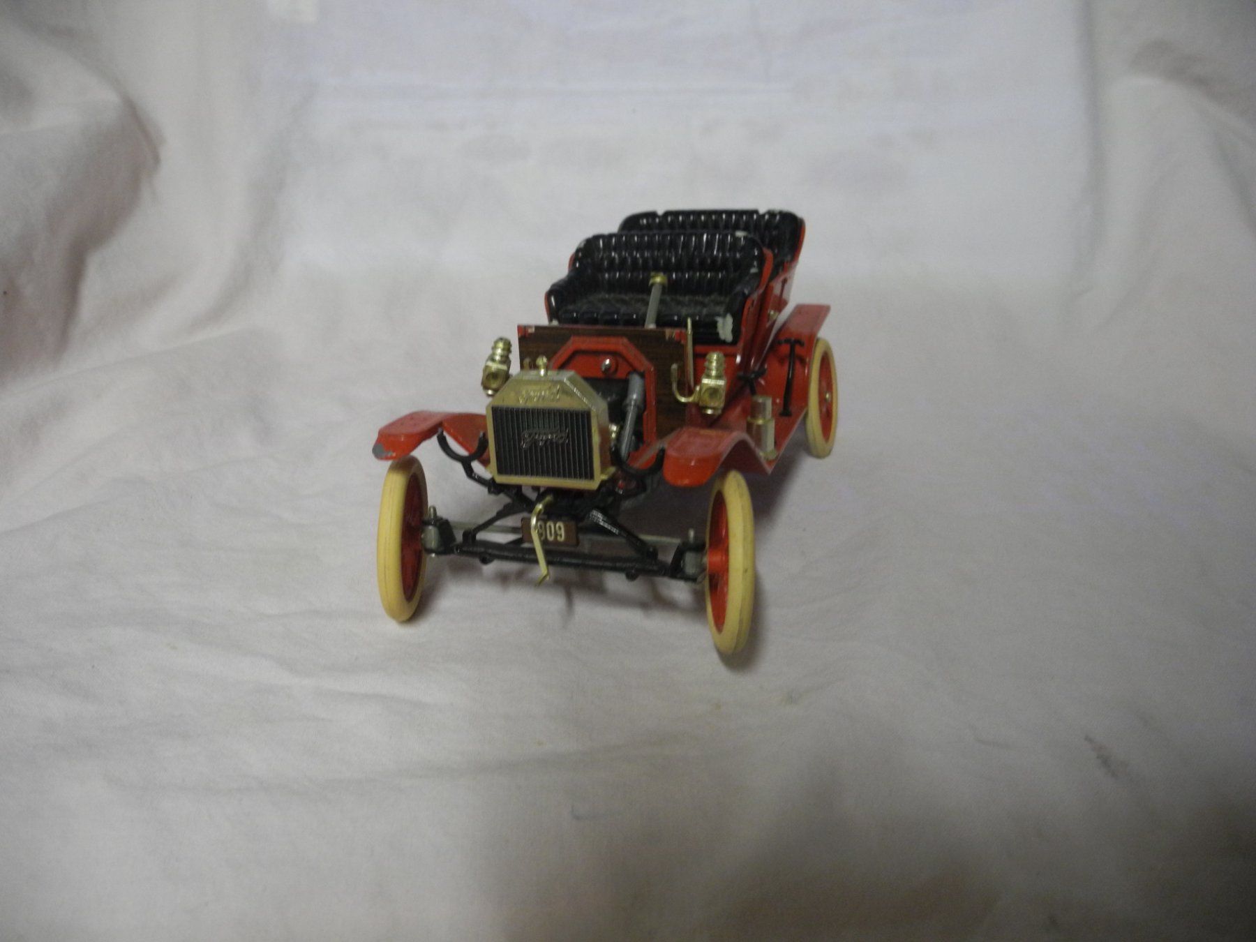 Ford Voitures modèles: OLDTIMER  FORD 1909     1:24   ERSATZTEILSPENDER – Défectueux à Gurtnellen par Murmeli99
