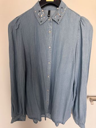 Damen Bluse Jeans hellblau Grösse M  mit Perlenkragen