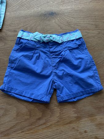 Hübsche, blaue Sommershorts mit Gürtel, Grösse 98