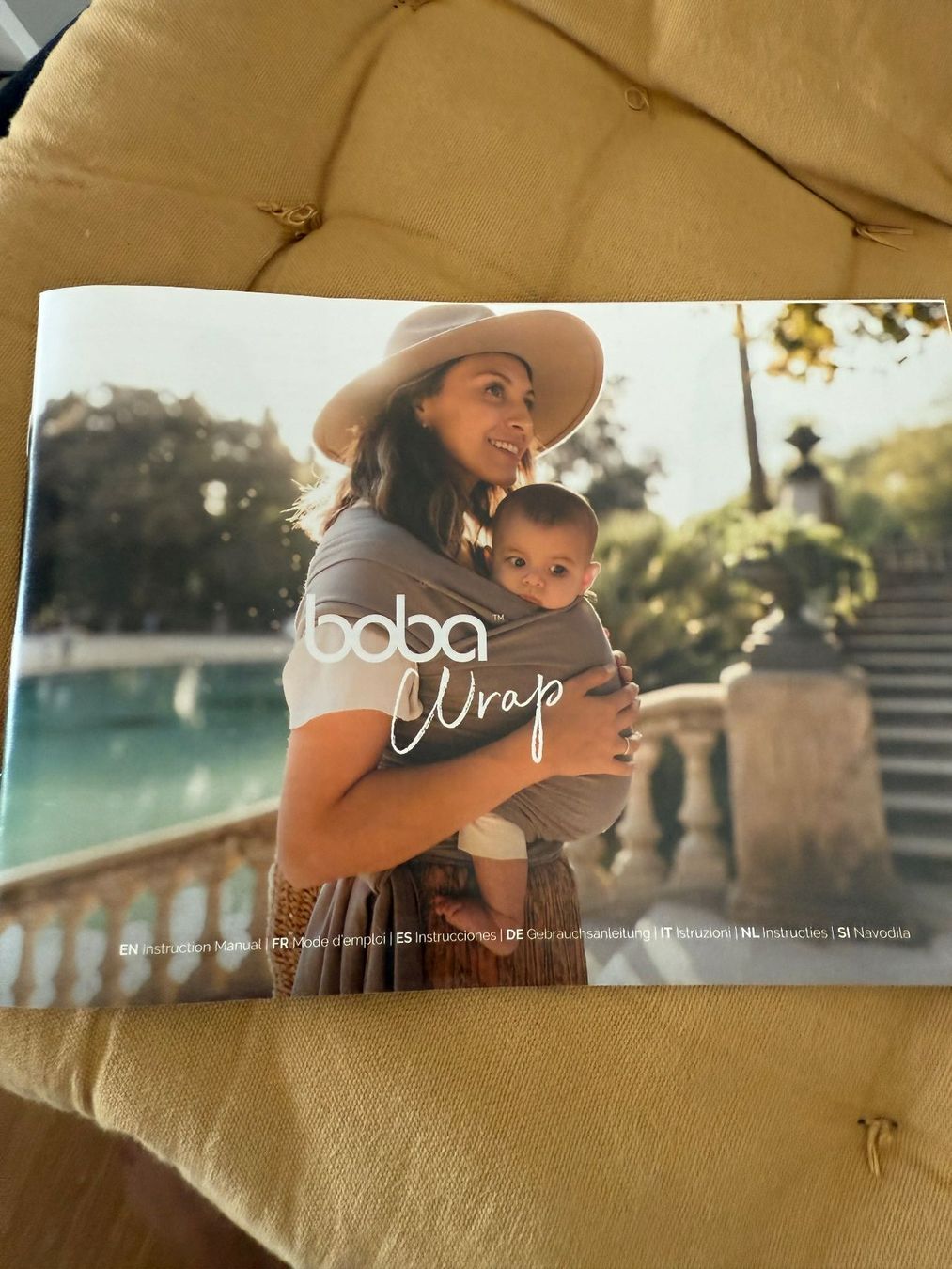 Moby Wrap Bauch- & Rückentragen: Boba Wrap Babytragetuch, Farbe Olive – Gebraucht aus Riehen von edu_92w7