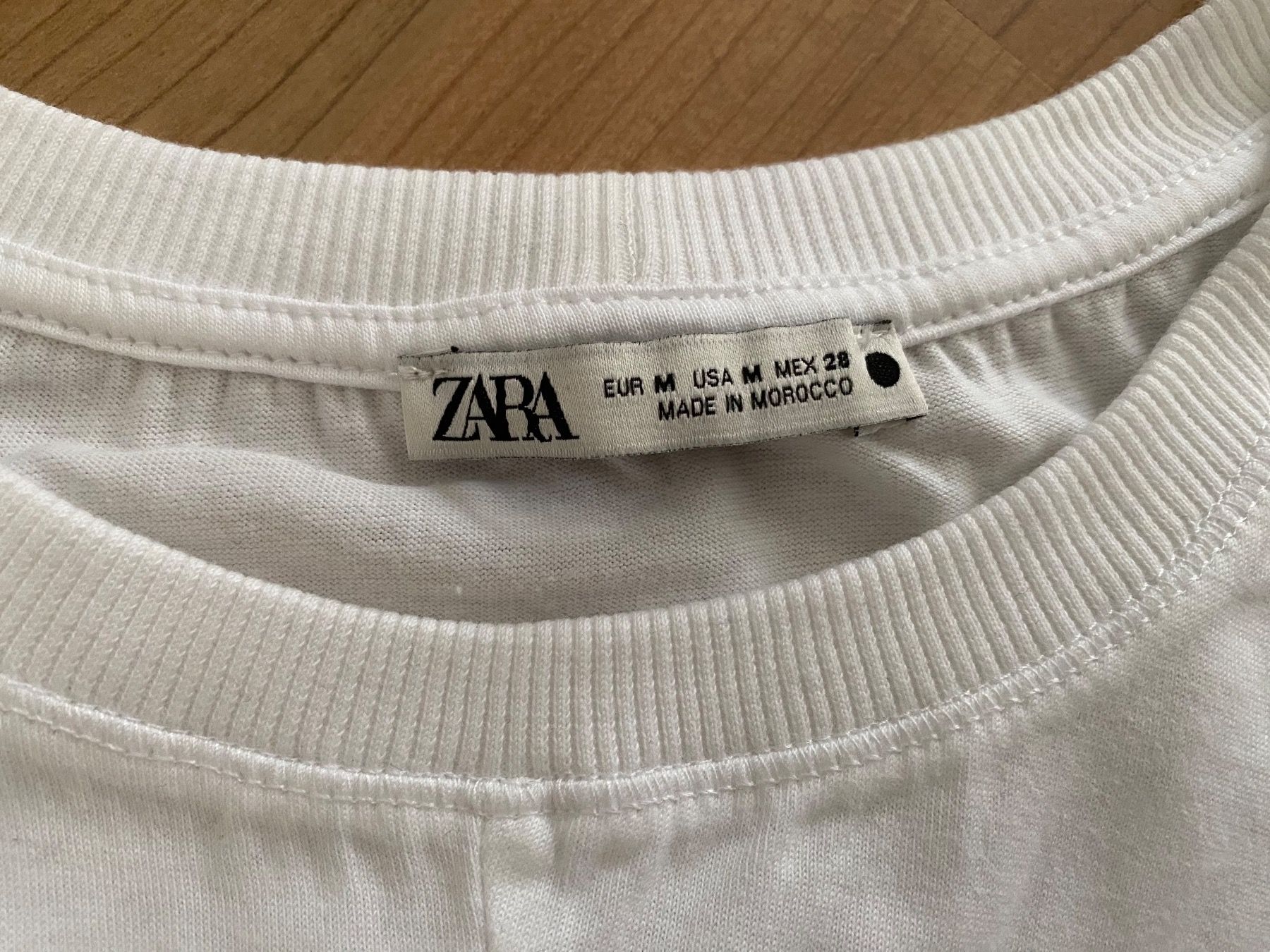Zara T-shirt: Zara Croptop Grösse M – Usato da Gossau SG venduto da MRS13 2