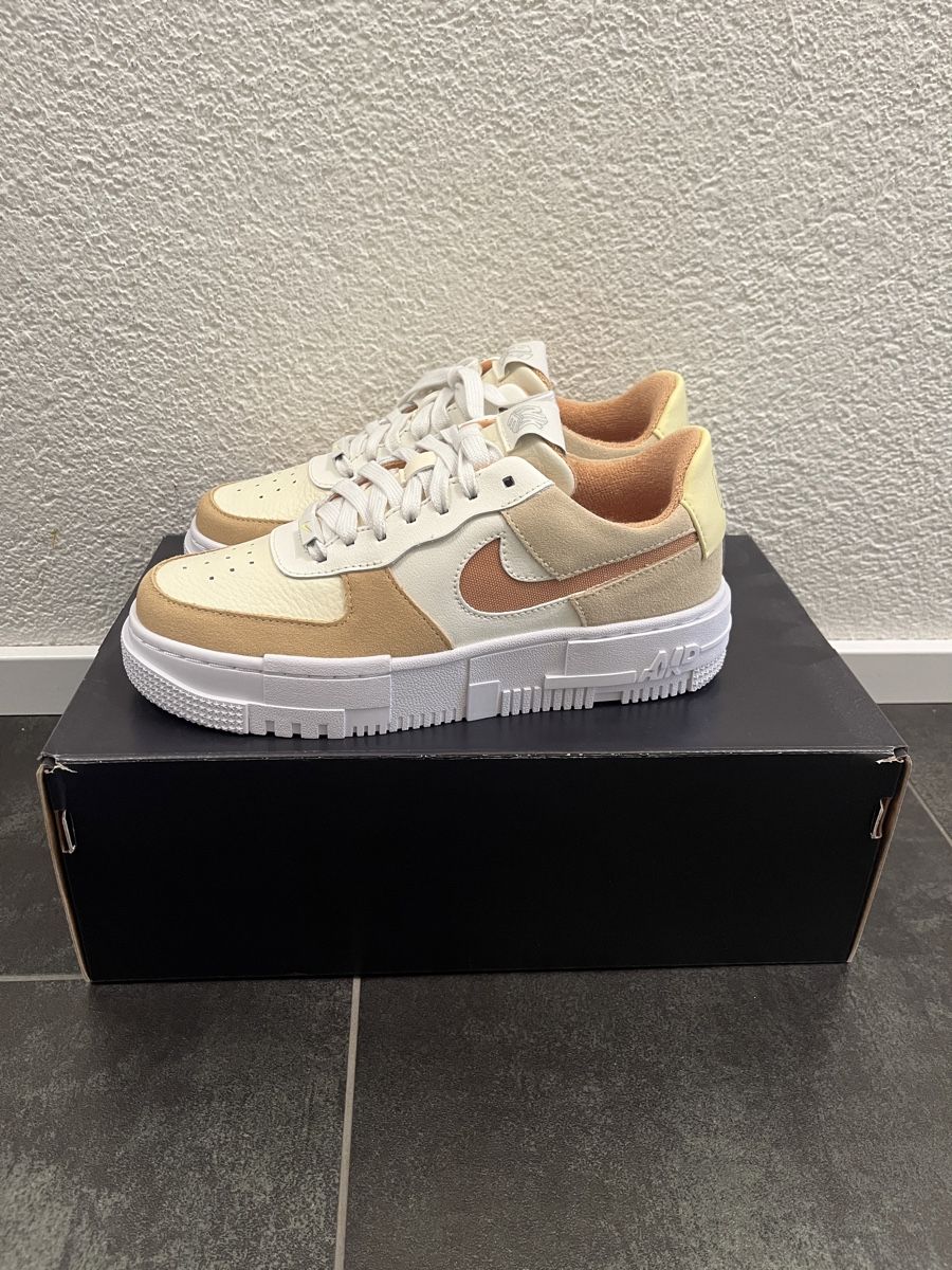 Nike Scarpe da donna: Nike Air Force 1 Pixel Grösse 37.5 – Nuovo (secondo la descrizione) da Buochs venduto da n0.w0