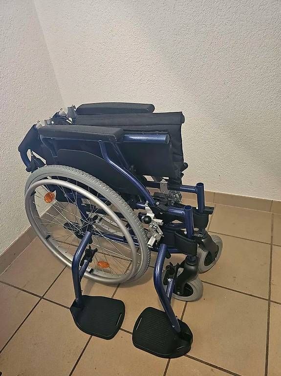 Sedie a rotelle: Leichtgewichtrollstuhl Bison 2 Blue – Usato da Grellingen venduto da Mieschka 3