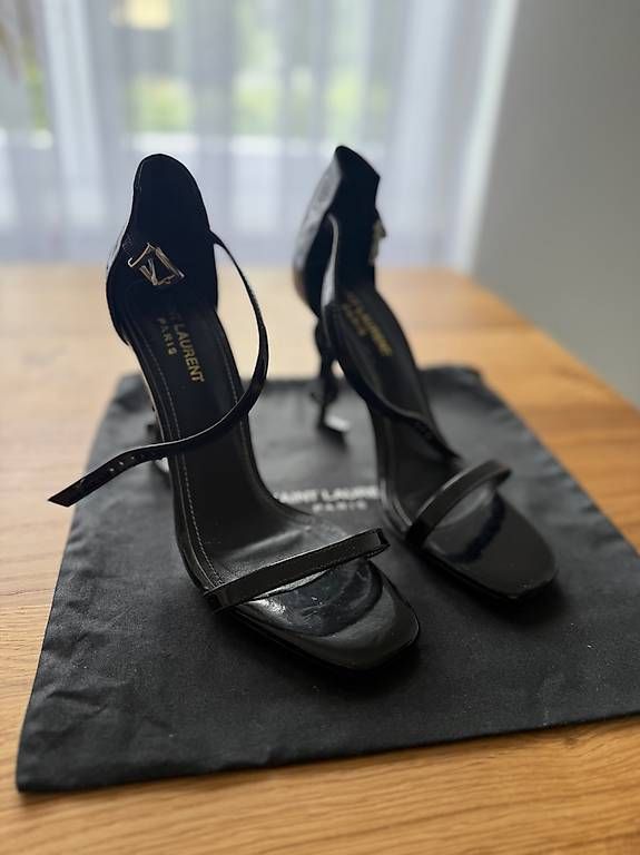 Damenschuhe: YSL Opyum sandalen Lackiert Schwarz – Gebraucht aus Lyss von zej_p9k5