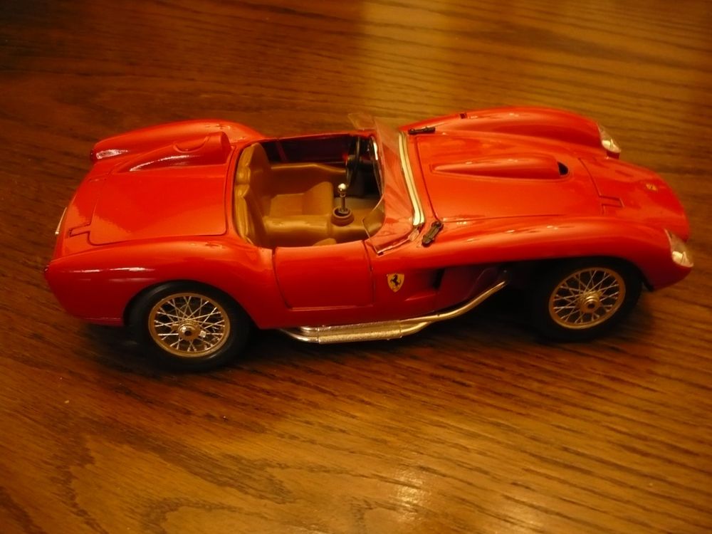 FERRARI 250 TESTA Rossa 1957 - Série socle bois - Burago - 1:18 EUR 42