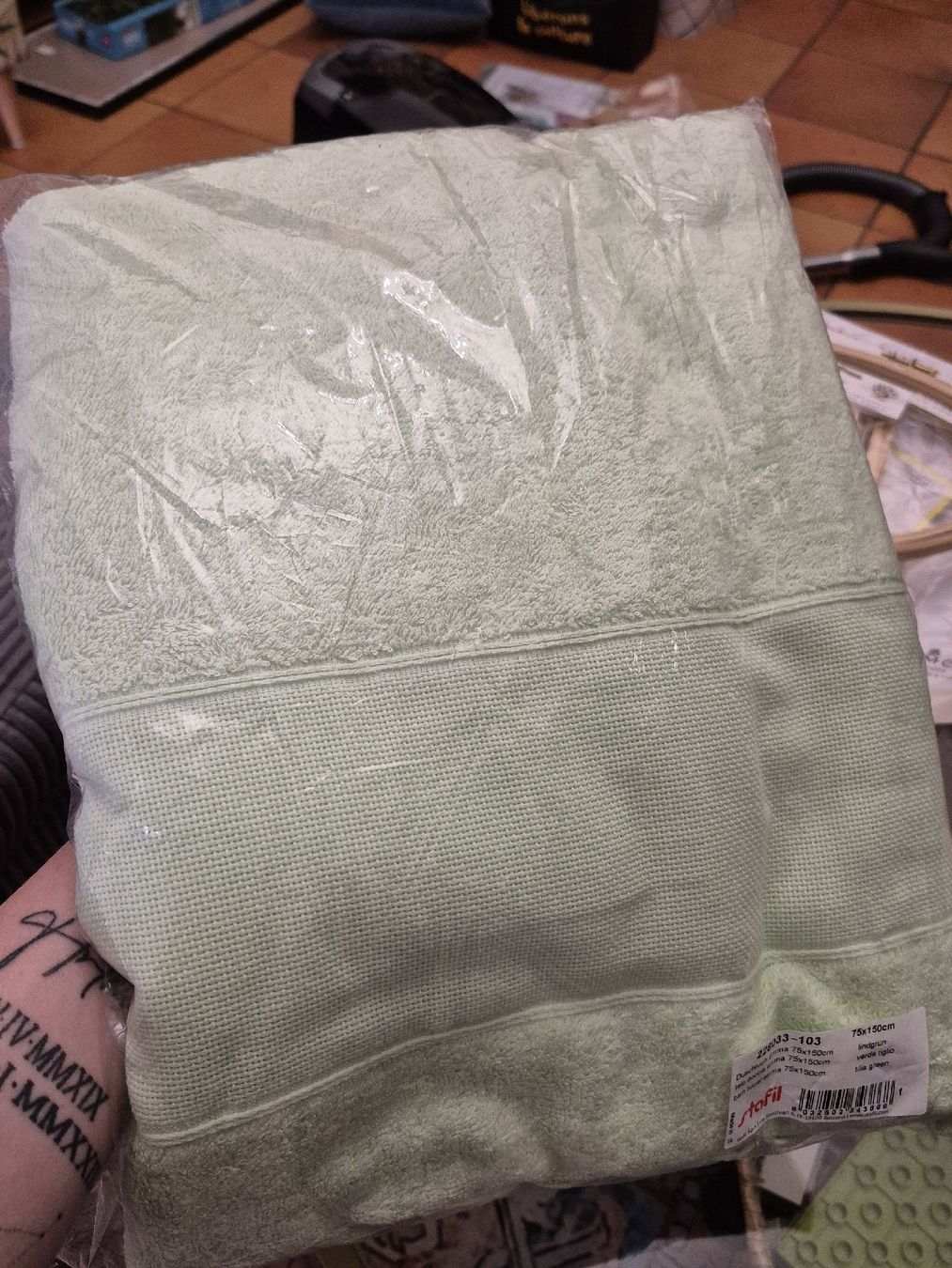 Serviettes de bain: BRODERIE - linge de bain à broder vert clair - 75x150cm – Neuf avec emballage d'origine à Riaz par Murielbhs