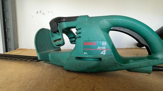 Bosch Tutti gli attrezzi: Bosch AHS4 elektrische Heckenschere – Usato da Breitenbach venduto da aya_w5x7 1