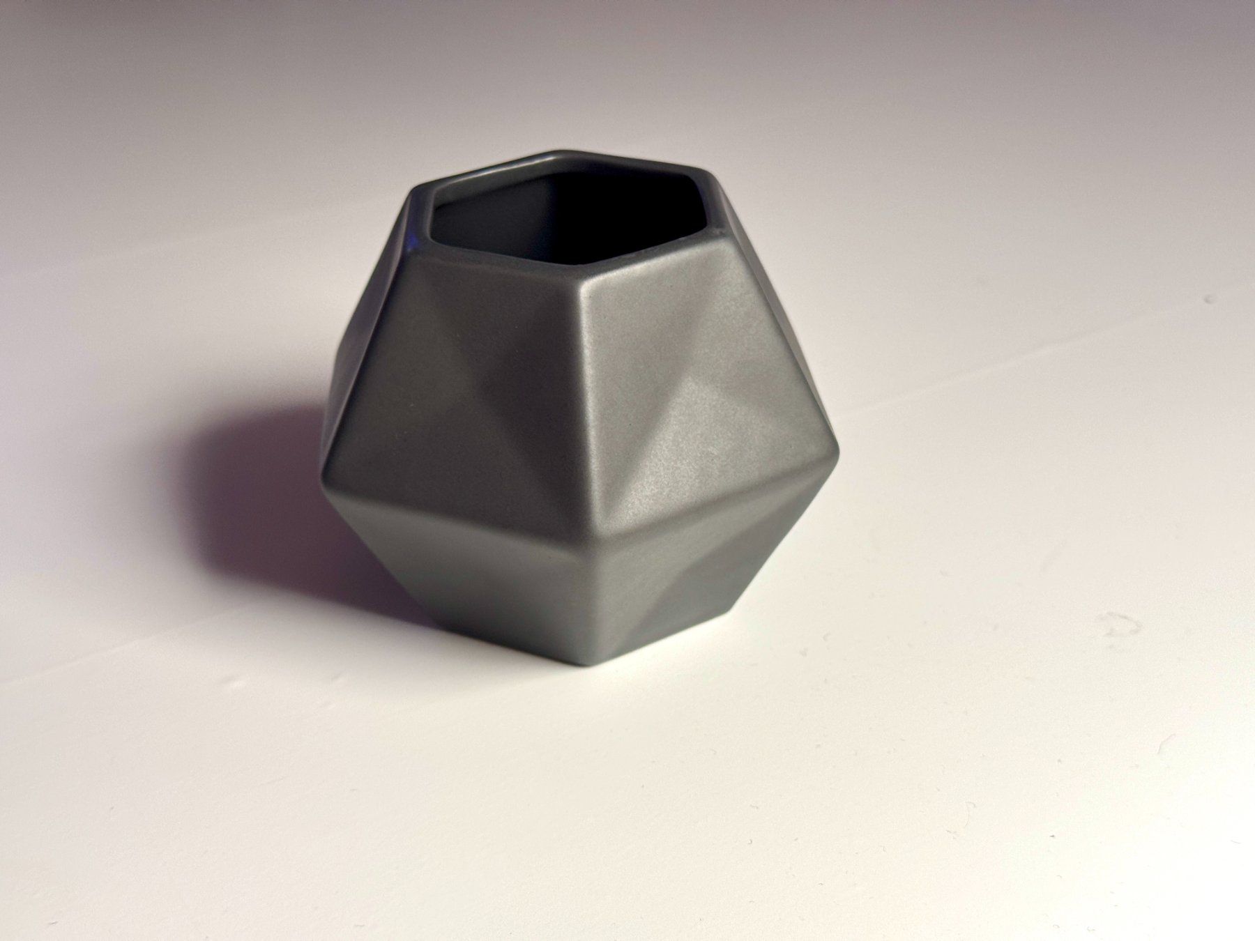 Ikea Blumentöpfe: IKEA Mini-topf / vase,  keramik, origami-style – Gebraucht aus Schlieren von Edgar_k
