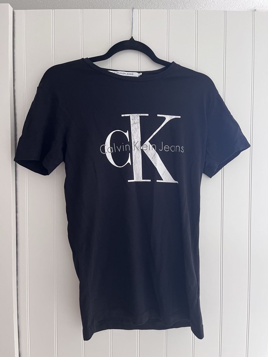 Calvin Klein T-shirt: Calvin Klein T-Shirt – Usato da Uttwil venduto da kindziaks