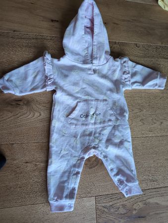 Strampler mit Kapuze Calvin Klein 12M rosa Zustand gut