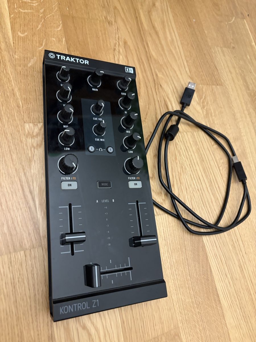 Native Instruments Mischpulte: Traktor Kontrol Z1 – Gebraucht aus Fontaines NE von madamezo