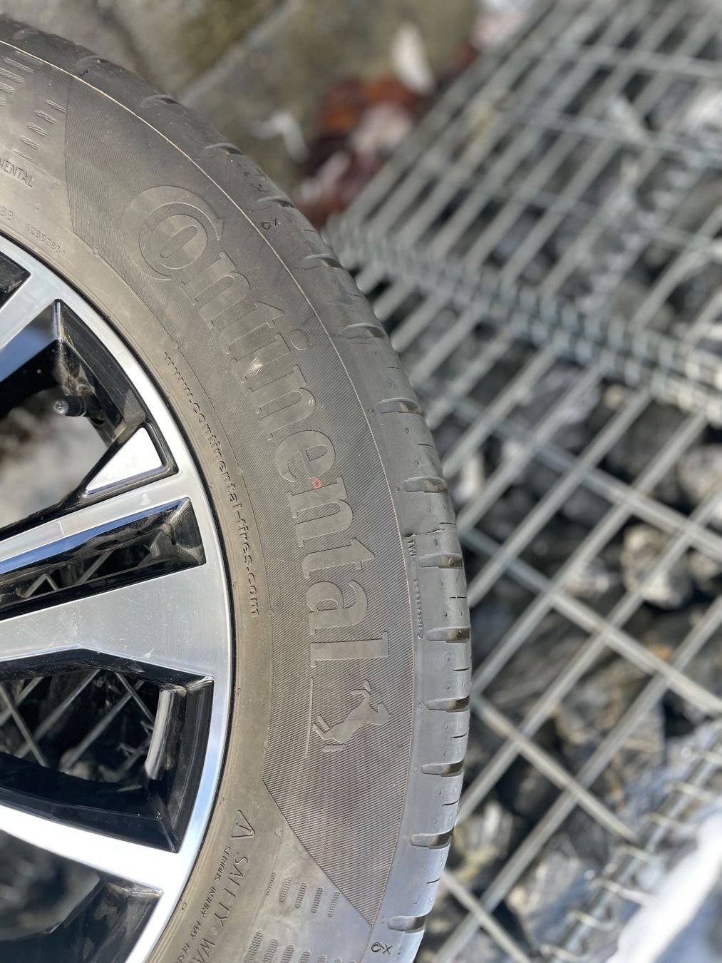 Volkswagen Pneumatici & Ruote complete: 1x VW Rad 17 Zoll – Usato da Einsiedeln venduto da VH_ 1