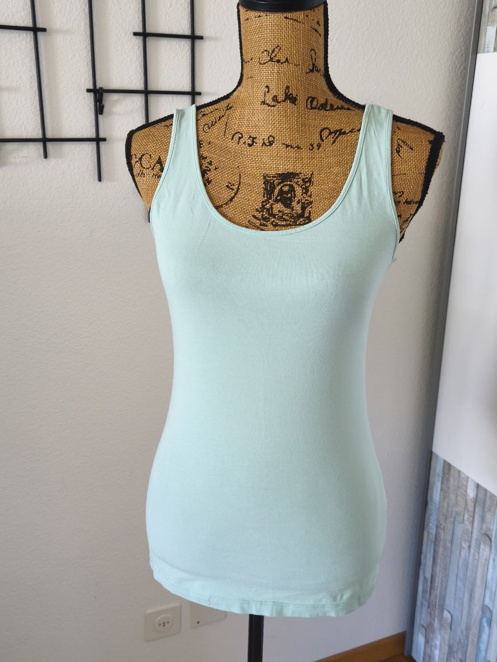 H&M Tops: Basic Top H&M Grösse M hellblau neuwertig – Neuf (Voir description) à KRIENS par Franzy_Blond10