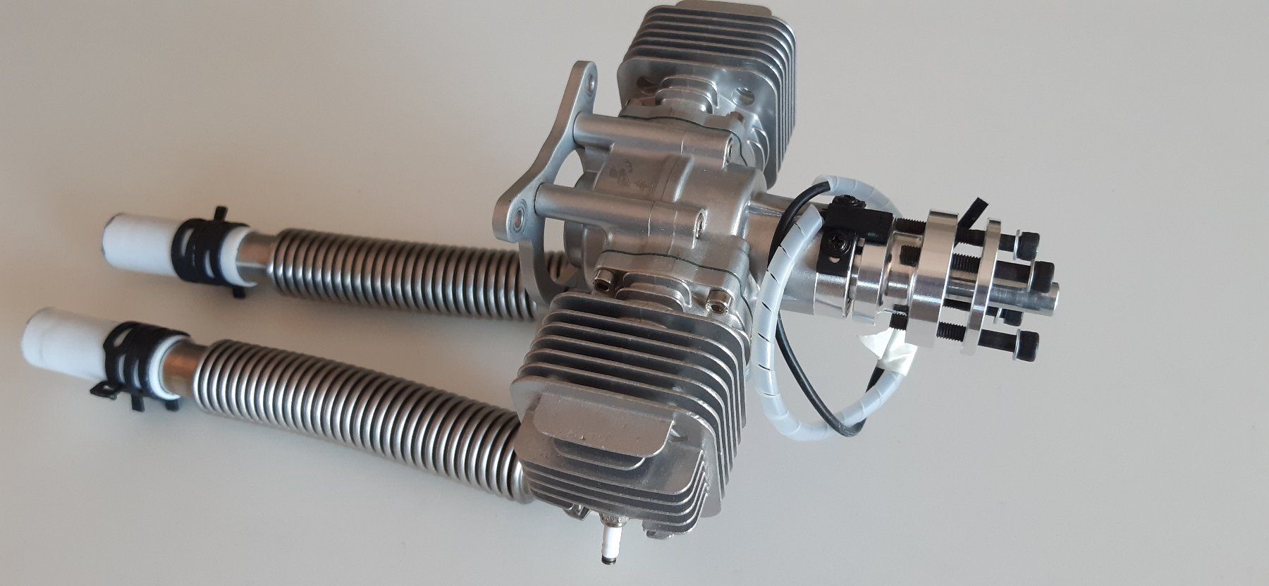 Motori: Neuwertiger RCGF 40cc Boxer Motor mit Krumscheid Dämpfer – Usato da Fahrwangen venduto da Hangblick 1