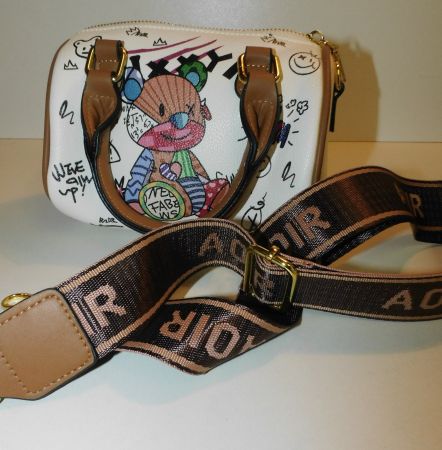 Umhängetasche Tasche Handtasche   nie benutzt  18 cm dm  14