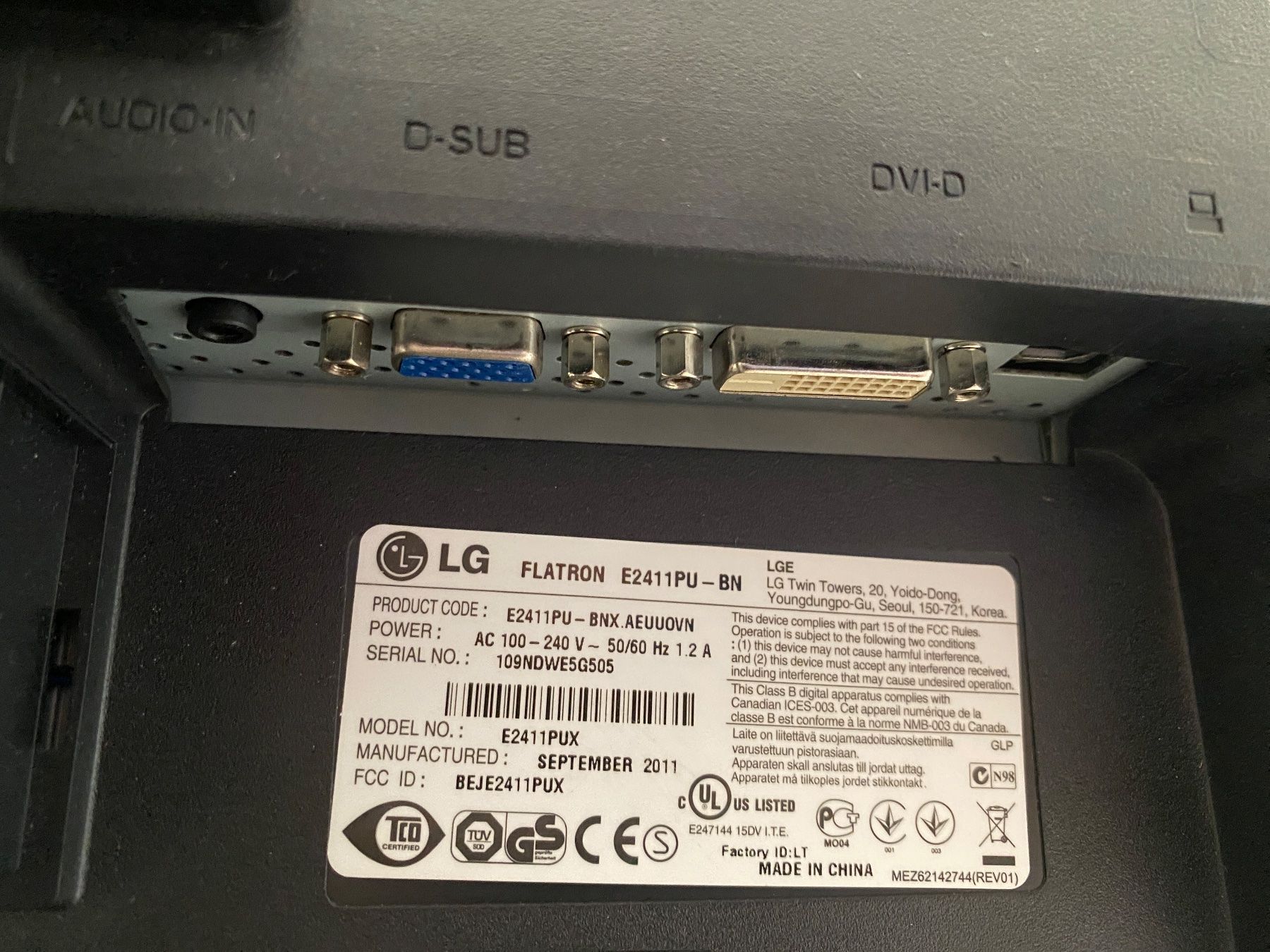 LG Monitore: 24 Zoll Bildschirm "Flatron E2411" von LG – Gebraucht aus Liestal von  5