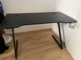 Gaming Tisch schwarz mit Getränkehalter guter Zustand