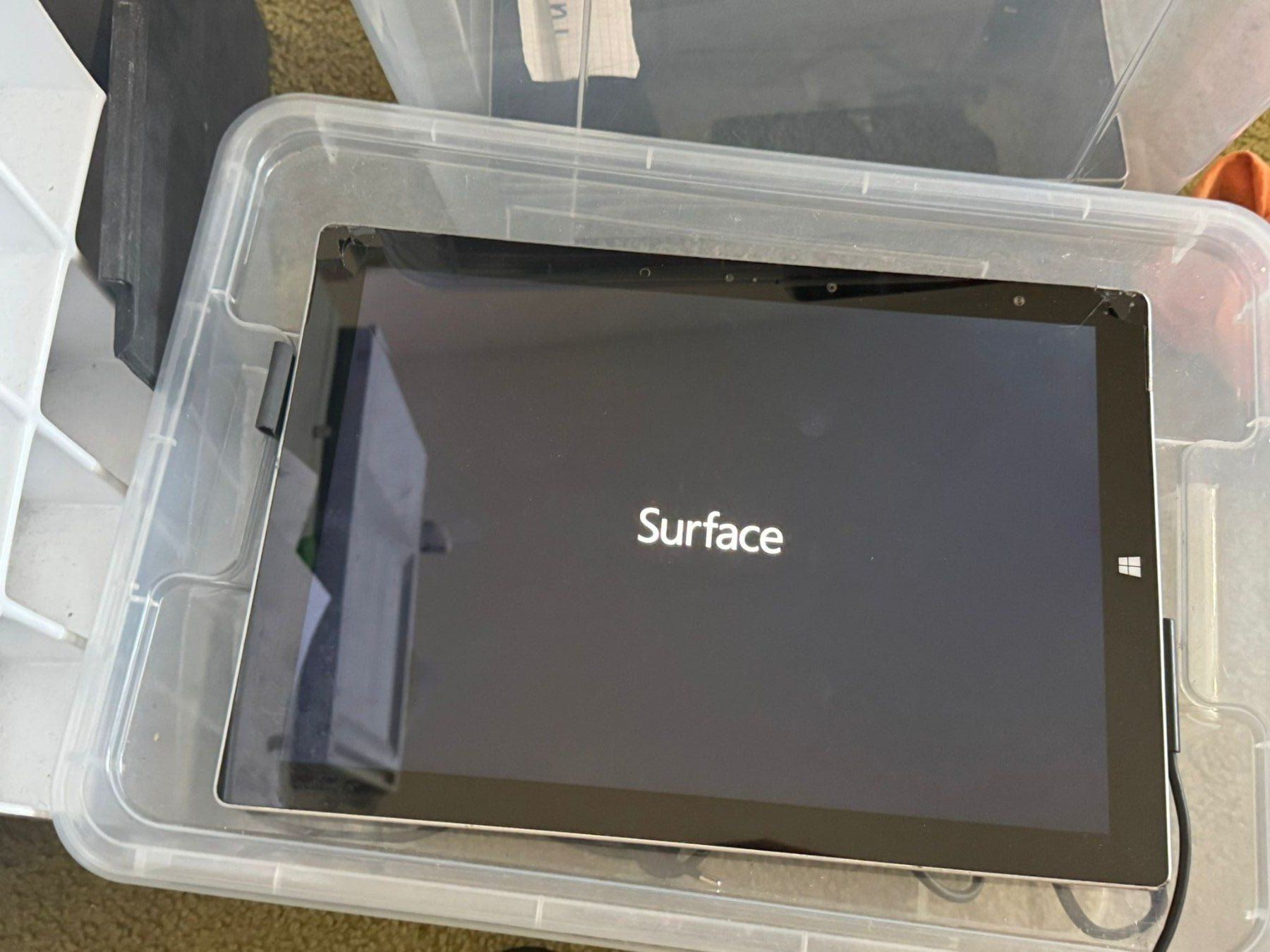 Microsoft Tablet PC:  Surface Pro 3 - 64GB !! Ungeprüft !! – Difettoso da Olten venduto da HoYa01