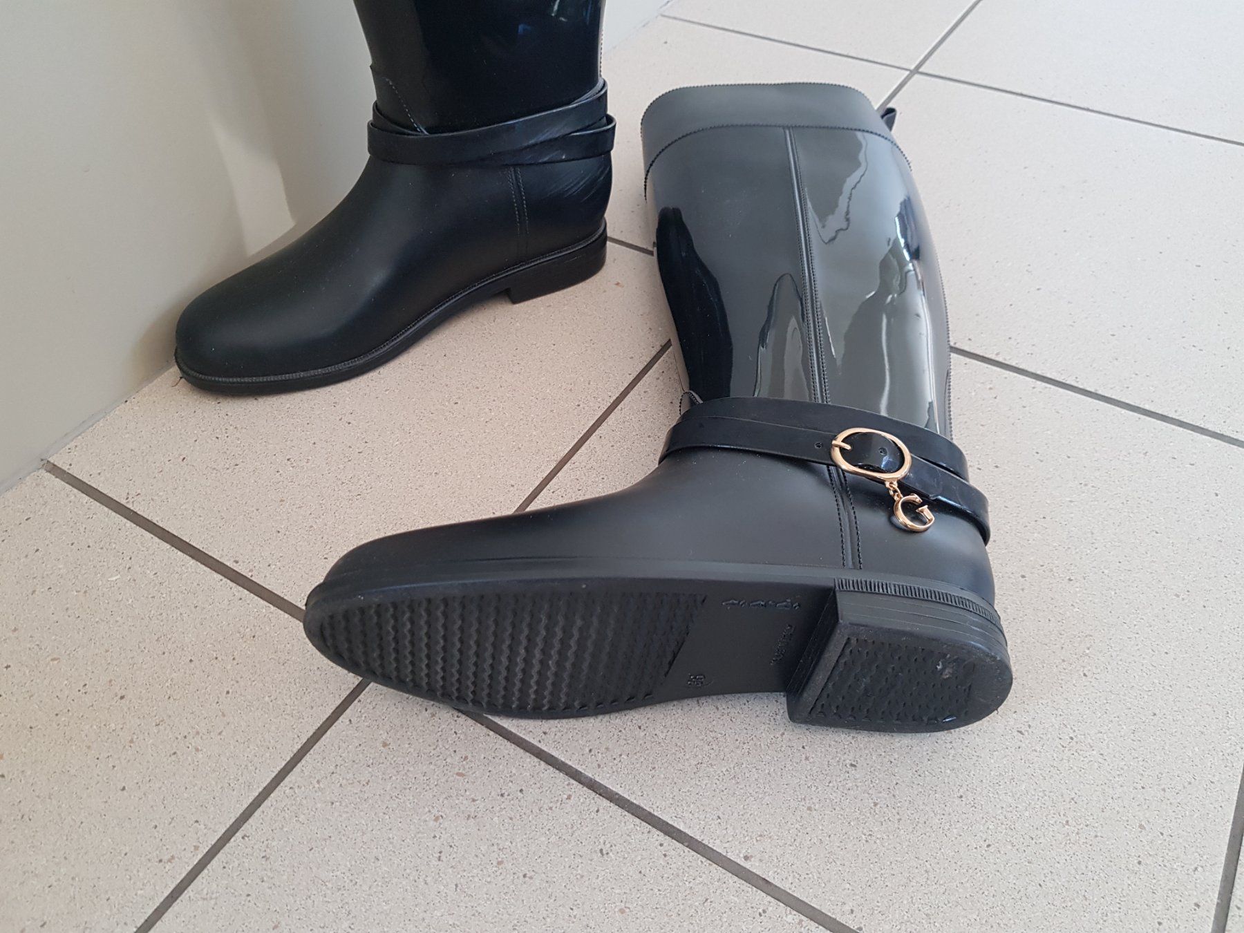 Guess Damenschuhe: Guess Stiefel, Gr.36, einmal getragen – Gebraucht aus Uetikon am See von Zimetstern1.0 6