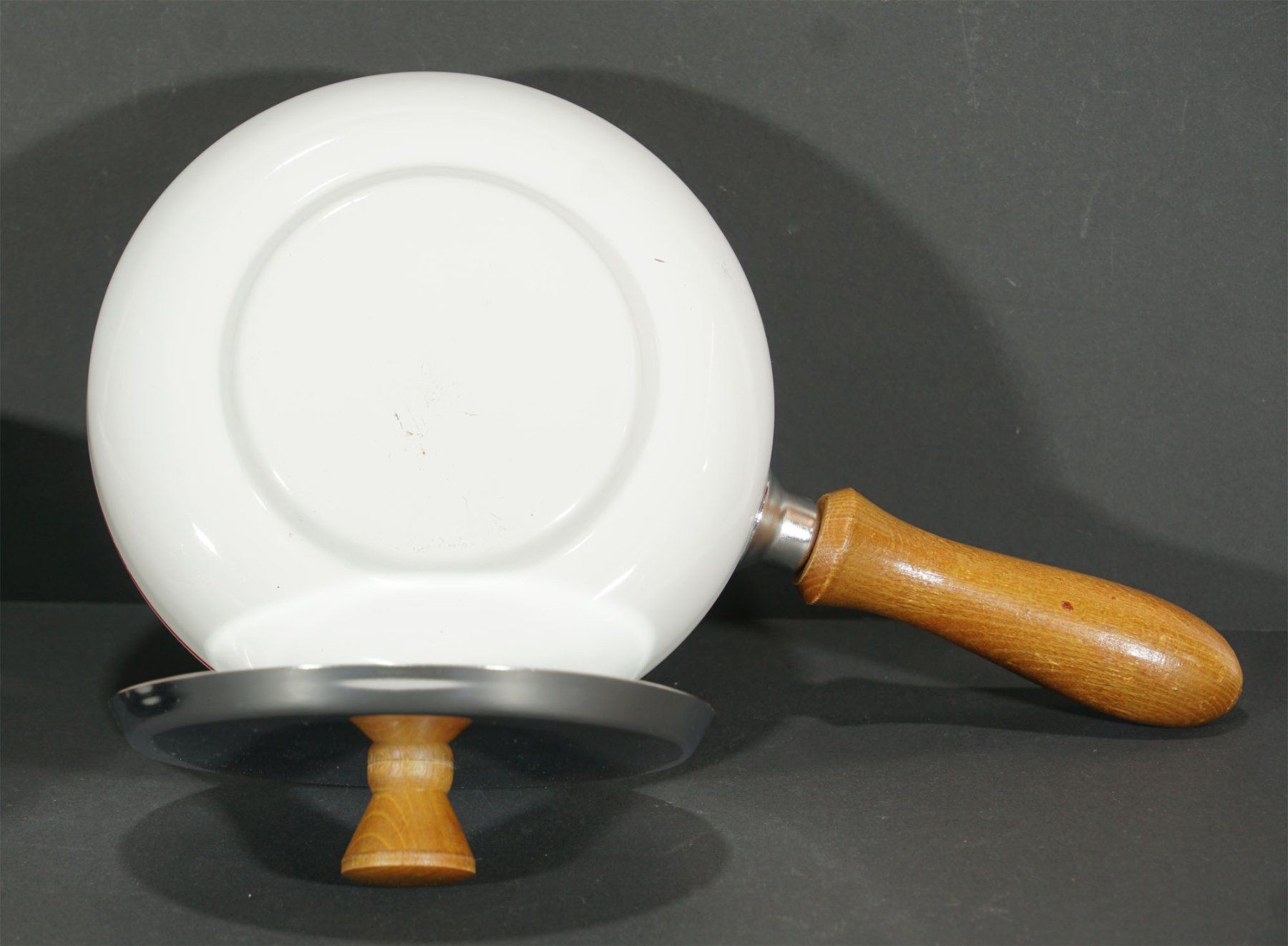 Set di piatti: Vintage Emaille Pfännli mit 6 Chinoise / Bourguignon Teller – Usato da Meggen venduto da Trouvaillen 7