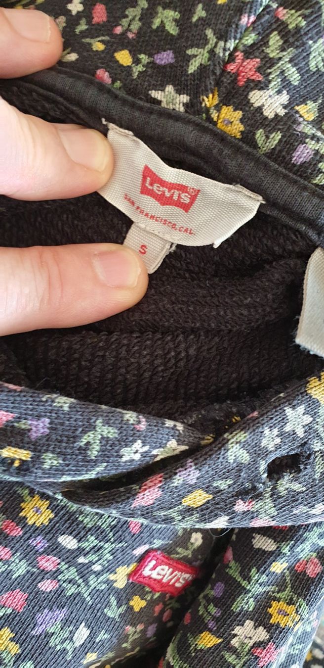 Levi's Pullover & Sweatshirts: Hoodie crop top Levi's à fleurs – Gebraucht aus Neuchâtel von ruedelacote 5