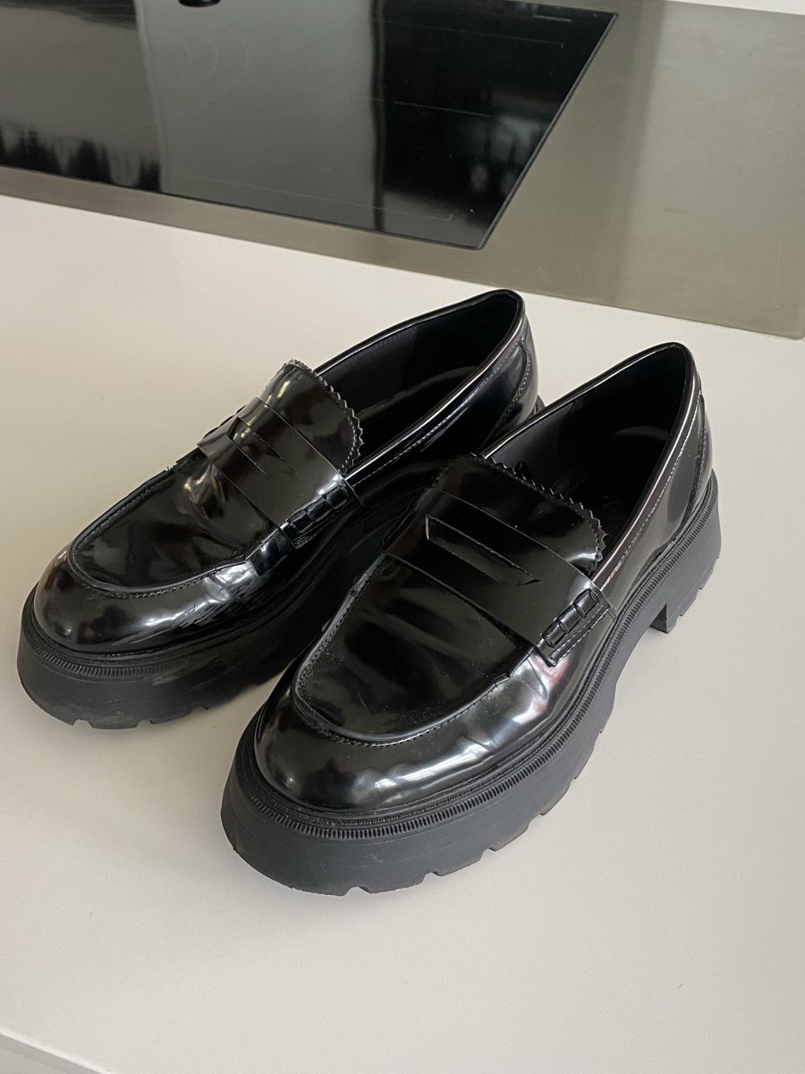 Scarpe da uomo: Bershka Black Platform Loafers, Size 40 - Fall Style! – Usato da Bulle venduto da lalooo 2