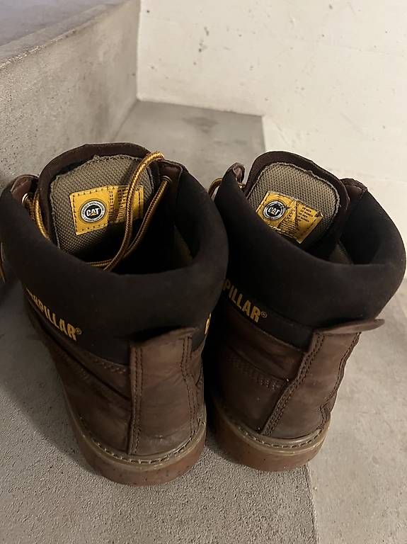 Herrenschuhe: Herrenschuhe aus Leder, Gr. 44, CAT – Gebraucht aus Flawil von SG8888 1