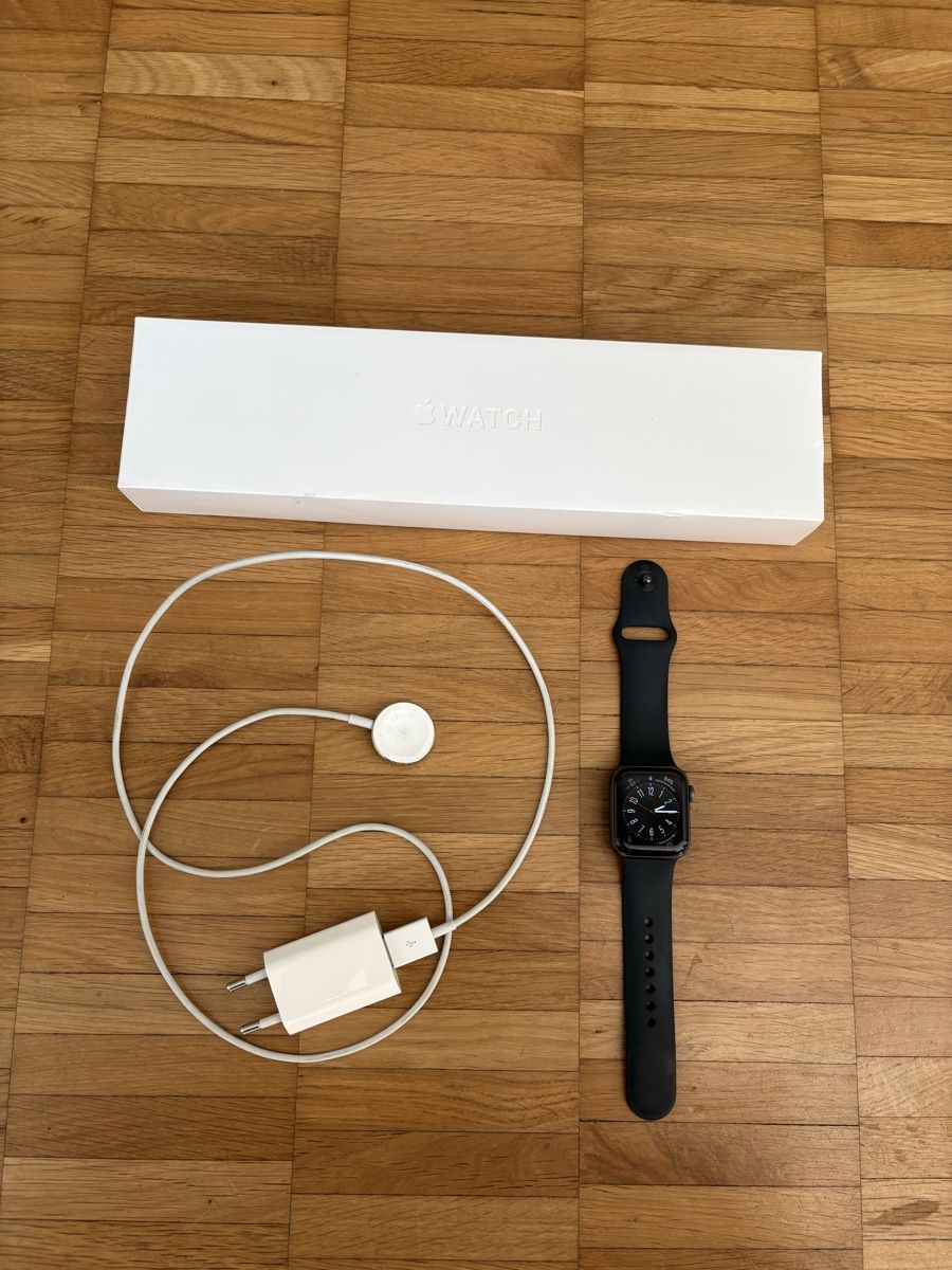 Apple Smartwatch: Apple Watch 6 - 40mm  – Usato da Zug venduto da zors00 4