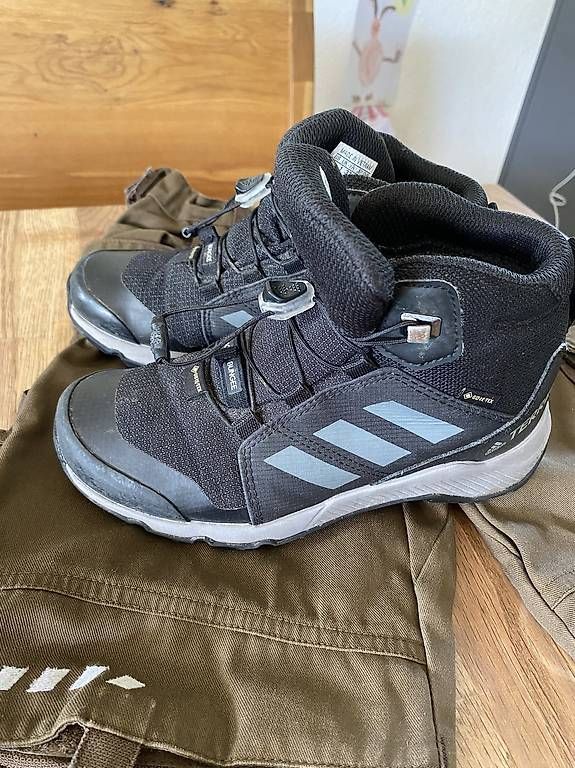 Lotti & Set di vestiti: Outdoor Set Trollkid, Engelbert Strauss, Adidas Terrex – Usato da Rebstein venduto da M.el 3