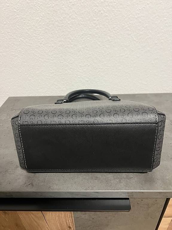 Borse da donna: Guess Tasche Schwarz !TOP! – Usato da Fislisbach venduto da The.Notorious 2