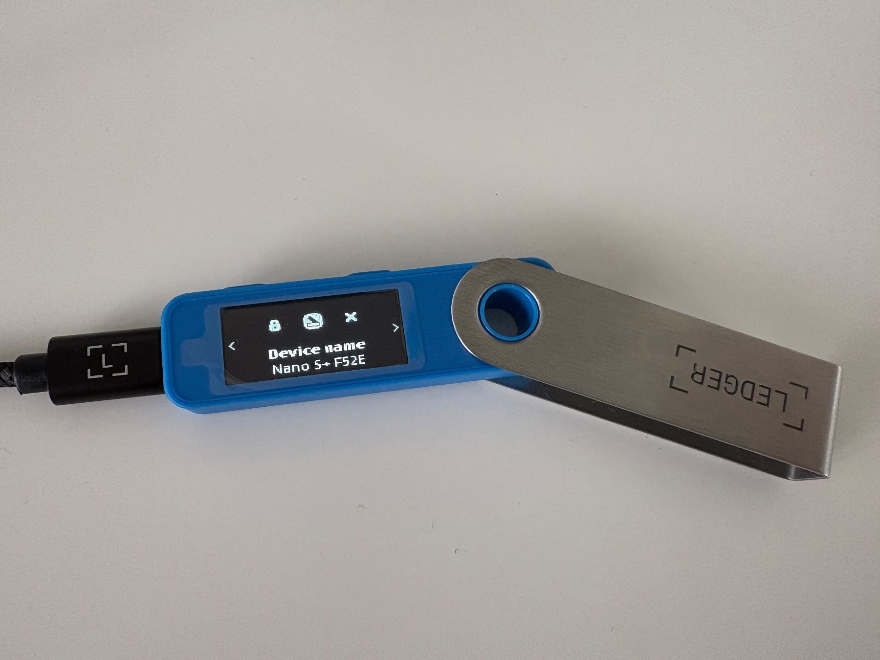 Ledger Coin Miner: Ledger Nano S Plus - Portefeuille crypto SÉCURISÉ – Usato da Lausanne venduto da opi_92cn 3