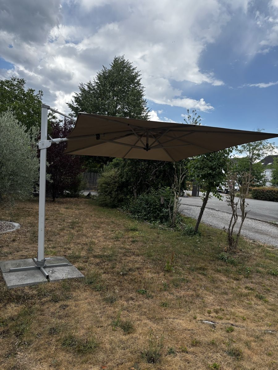 Parasols: Sonnenschirn gross 325x265 – D'occasion à Rupperswil par bubu030