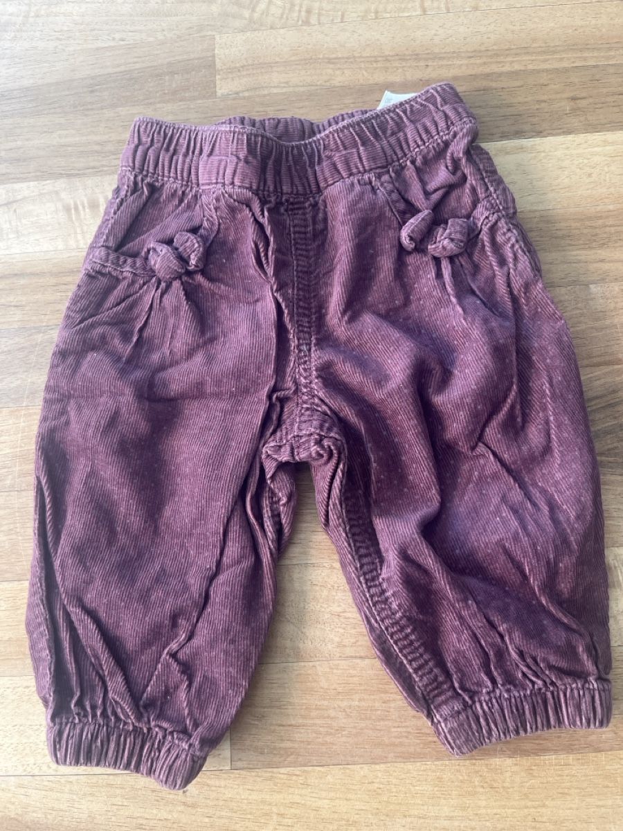 H&M Hosen: H&M Cordhose Gr 74 violett – Gebraucht aus Basel von HugChristine