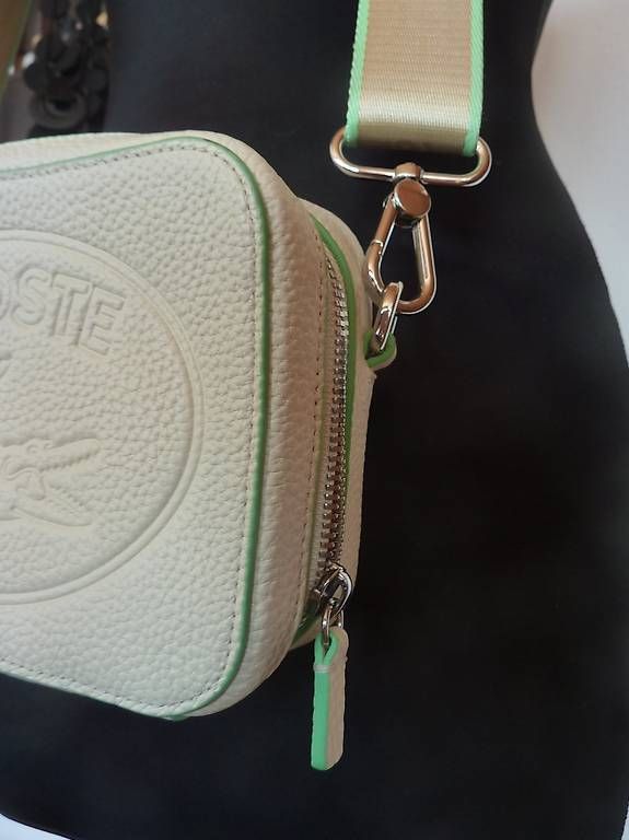 Lacoste Borse da donna: Lacoste Umhängetasche leder – Usato da Waldstatt venduto da Kananaskis1 2