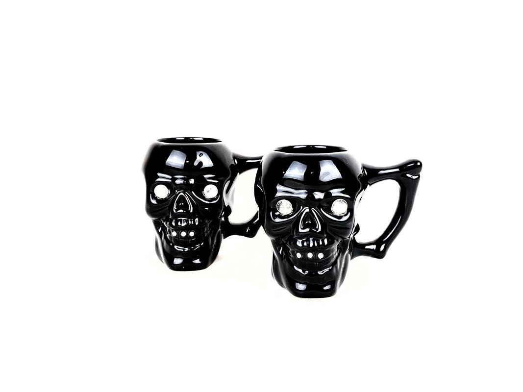 Tassen: TOTENKOPF Tassen Set – Gebraucht aus Thun von Restwert_Thun