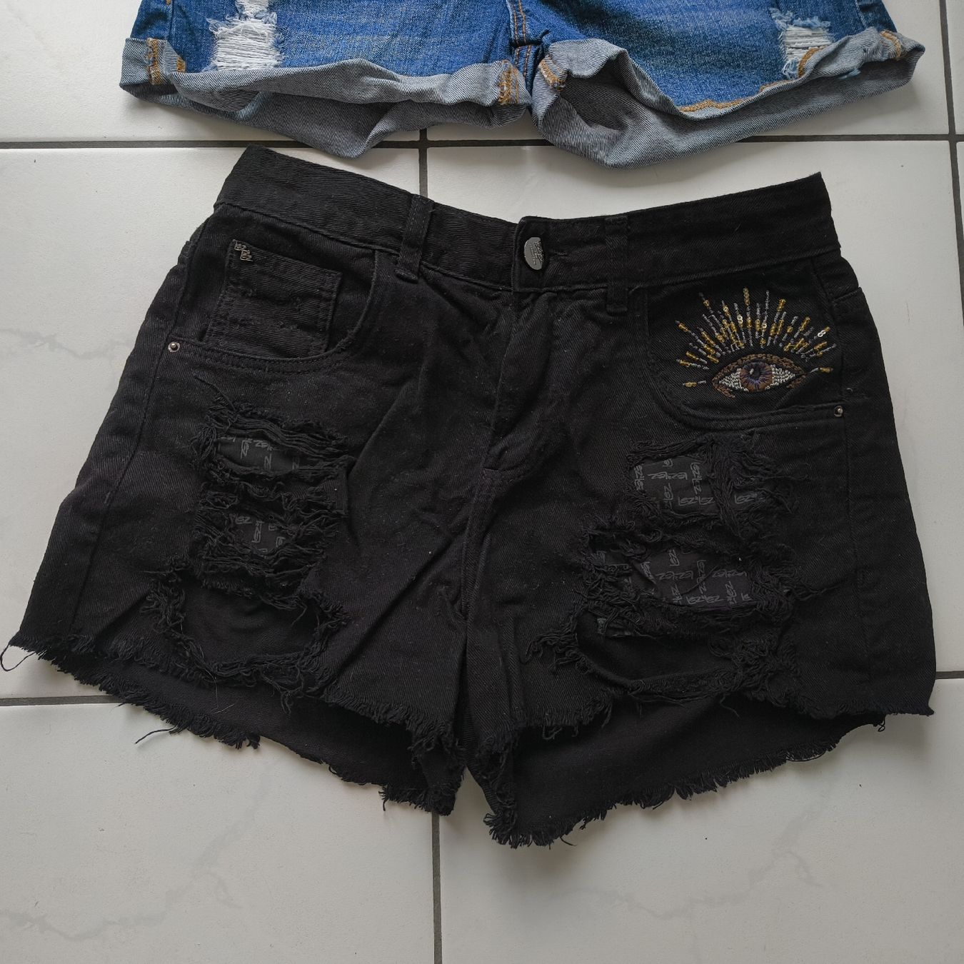 Jeans: 2 Jeans Shorts,Top Zustand – Usato da Uitikon Waldegg venduto da PJLS1 1